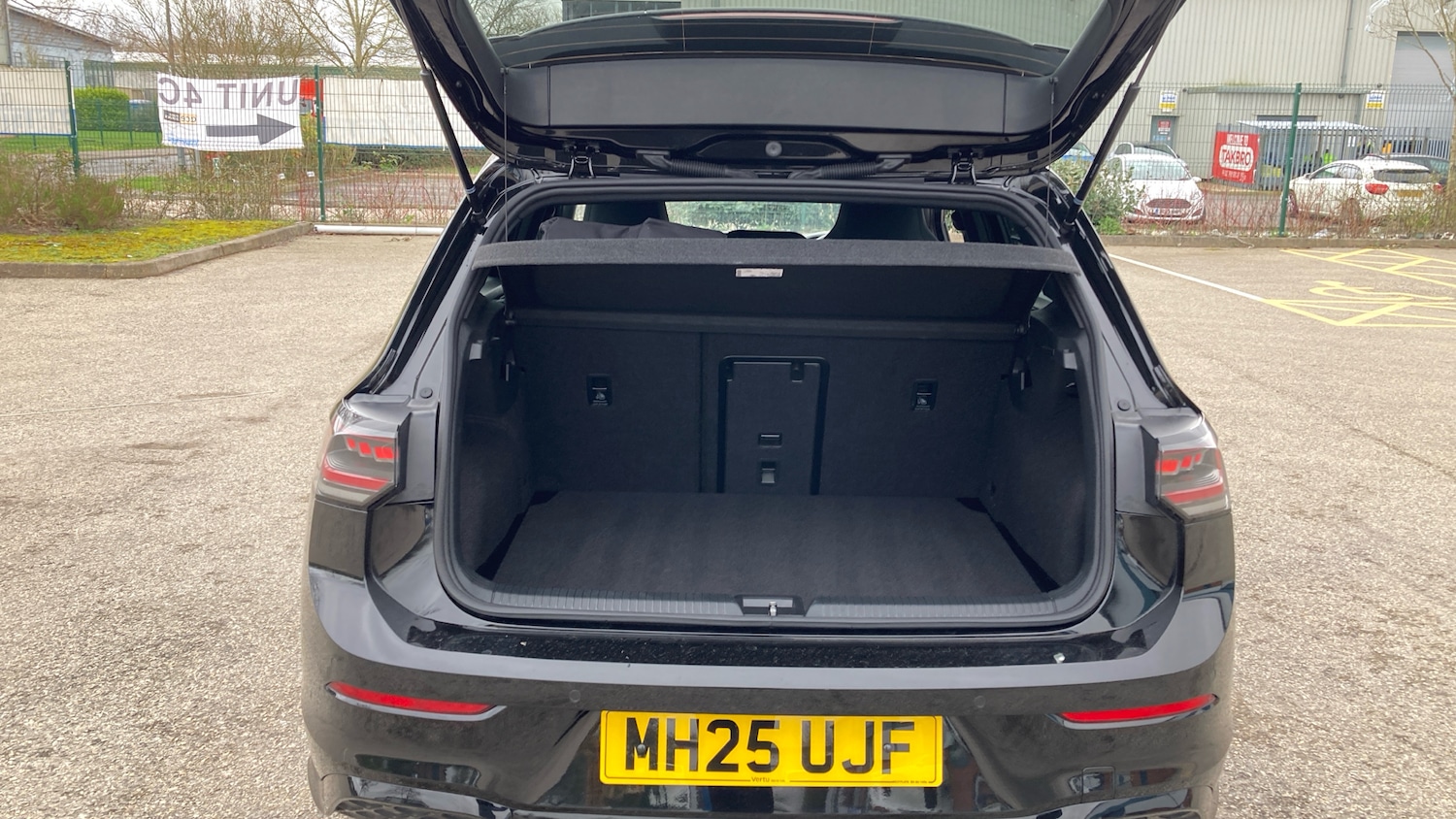 Used Volkswagen Golf 2025 for sale - 77898720: Photo 4