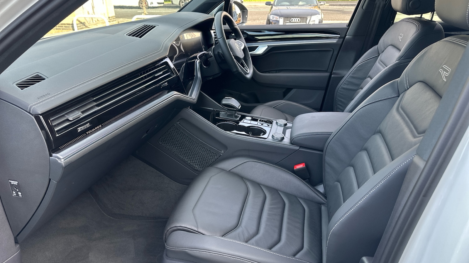 Used Volkswagen Touareg 2025 for sale - 77435619: Photo 2