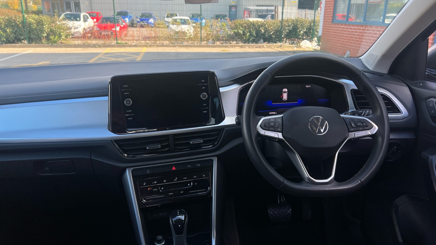 Used Volkswagen T-Roc 2023 for sale - 78094916: Photo 10