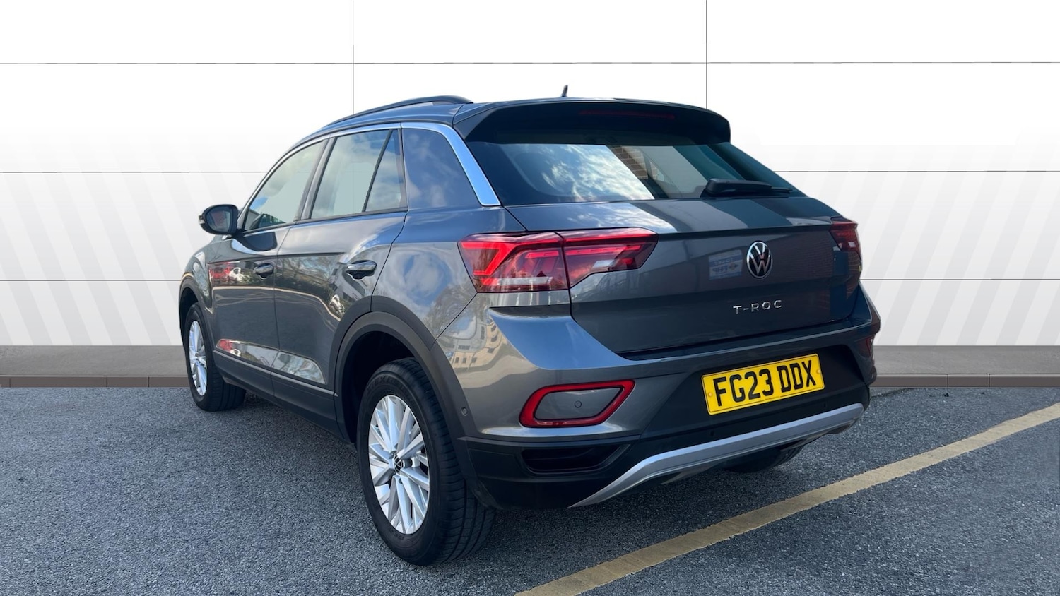 Used Volkswagen T-Roc 2023 for sale - 78094916: Photo 2