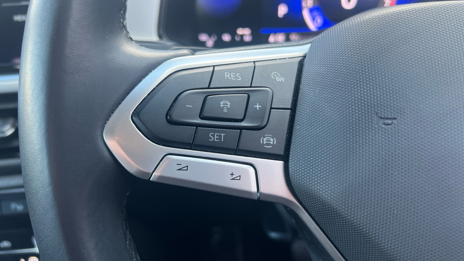 Used Volkswagen T-Roc 2023 for sale - 78094916: Photo 28