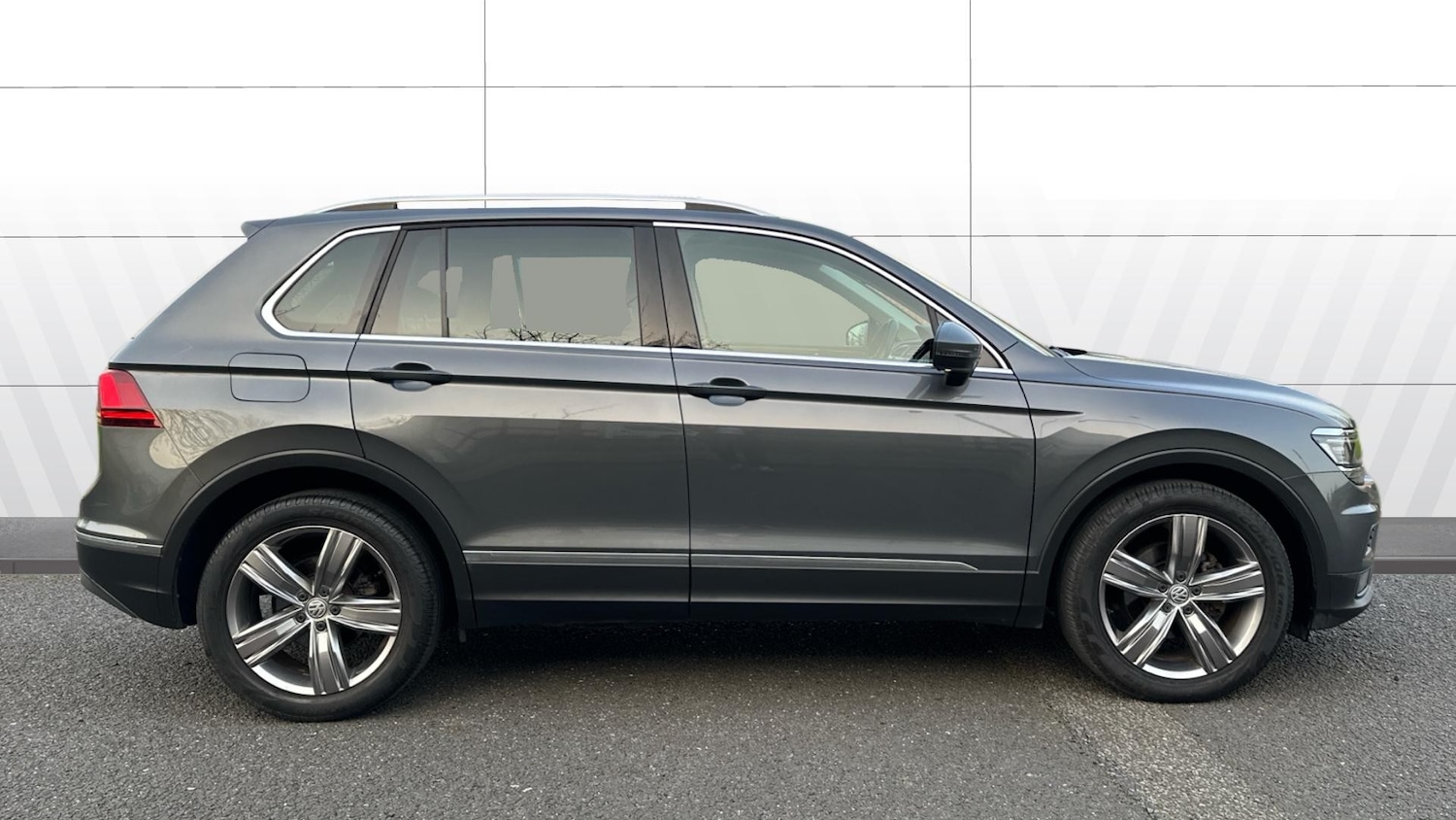 Used Volkswagen Tiguan 2018 for sale - 77776173: Photo 5