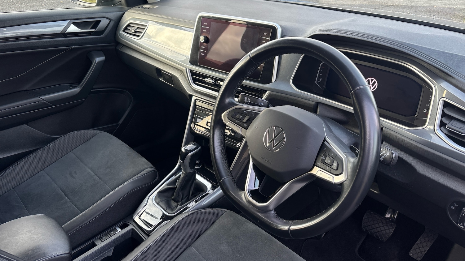 Used Volkswagen T-Roc 2023 for sale - 76649922: Photo 11