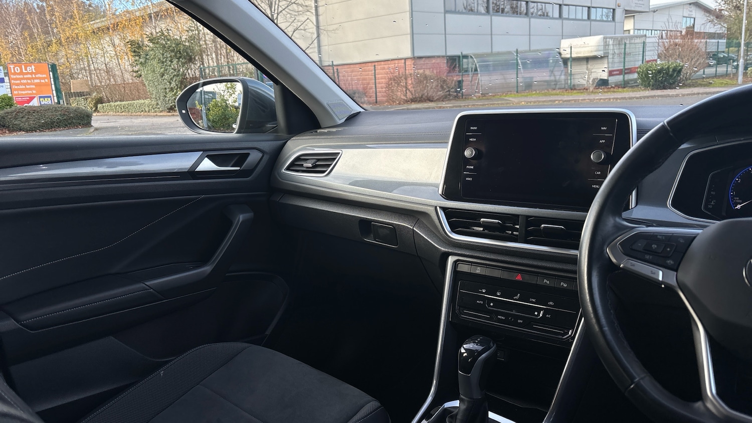 Used Volkswagen T-Roc 2023 for sale - 76649922: Photo 14