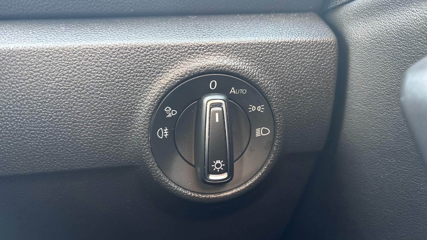 Used Volkswagen T-Roc 2023 for sale - 76649922: Photo 23