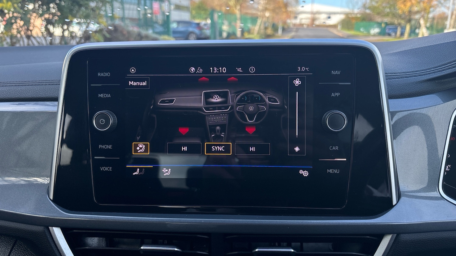 Used Volkswagen T-Roc 2023 for sale - 76649922: Photo 24