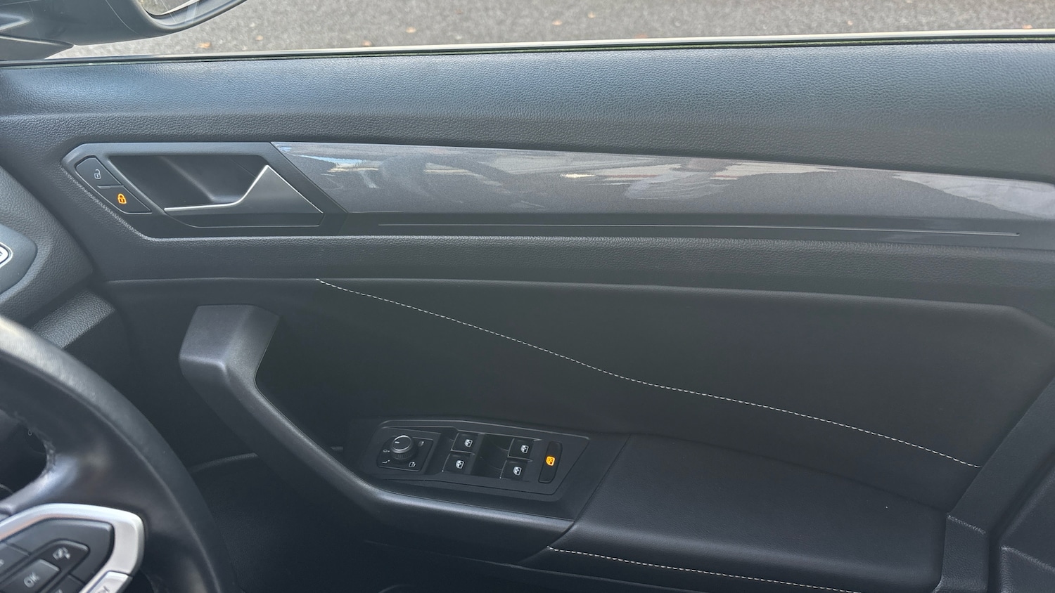 Used Volkswagen T-Roc 2023 for sale - 76649922: Photo 25