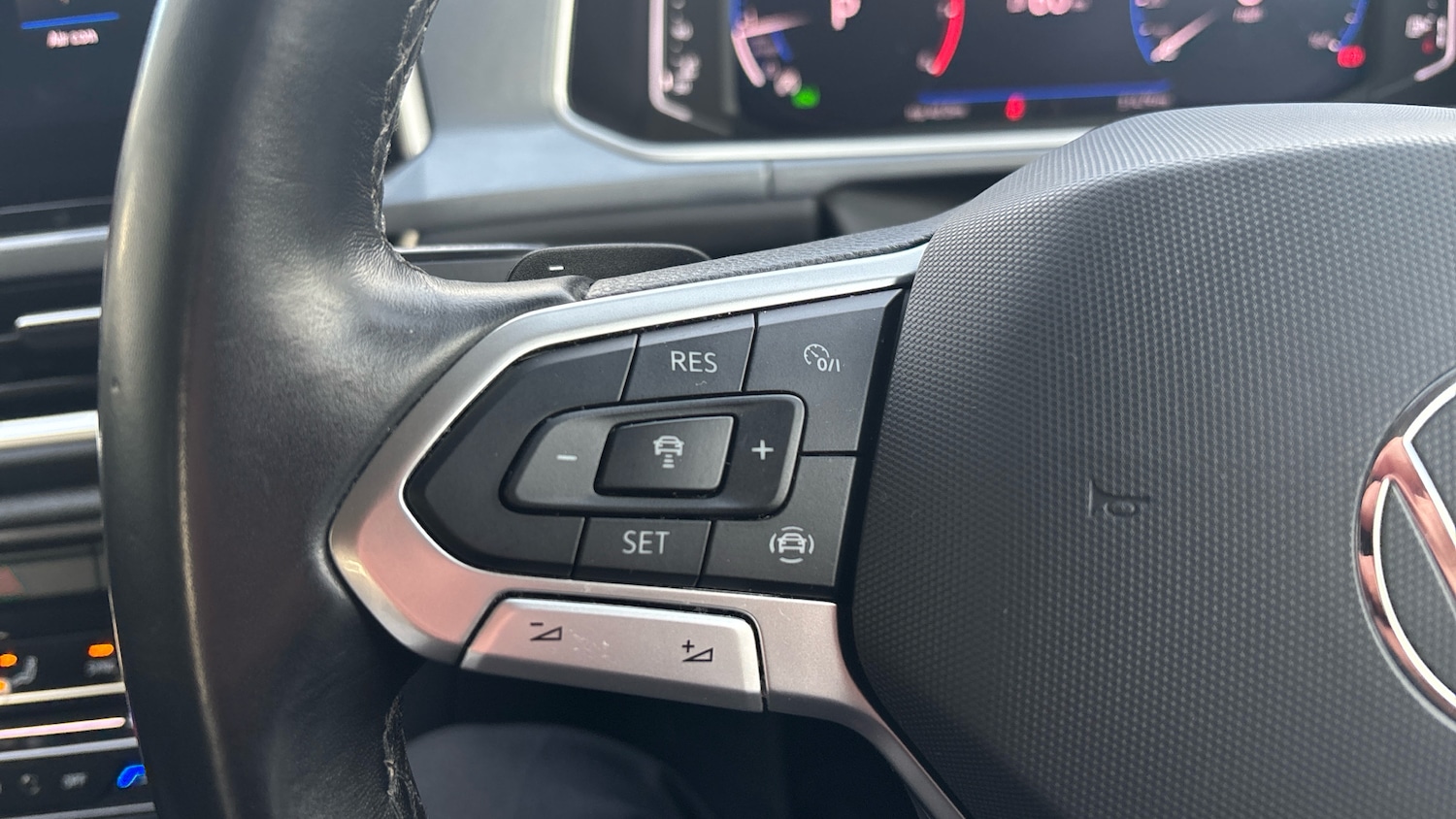 Used Volkswagen T-Roc 2023 for sale - 76649922: Photo 28