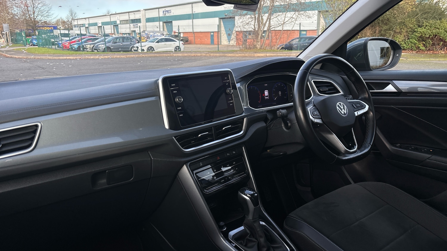 Used Volkswagen T-Roc 2023 for sale - 76649922: Photo 9