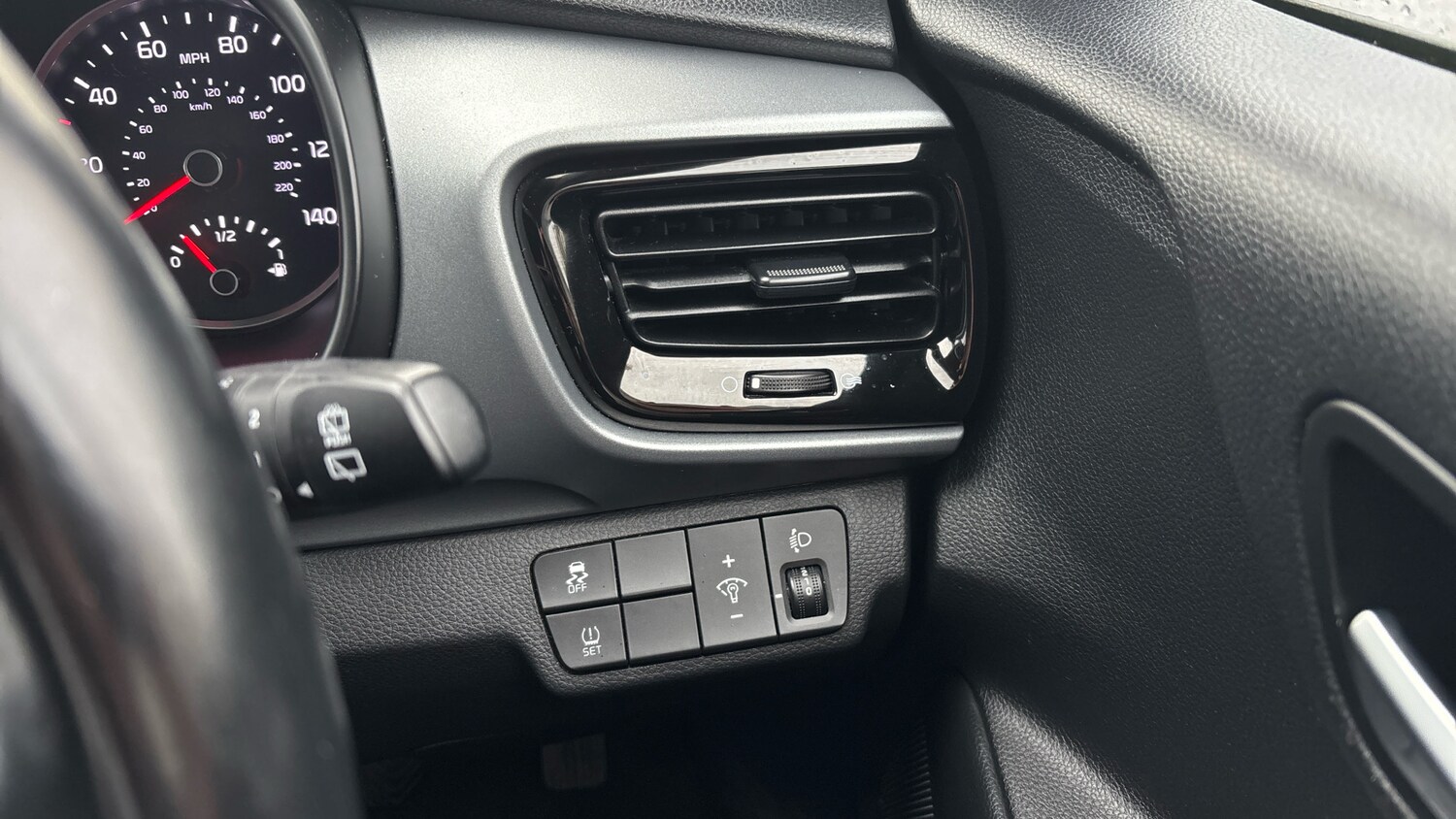 Used Kia Stonic 2020 for sale - 76693254: Photo 36