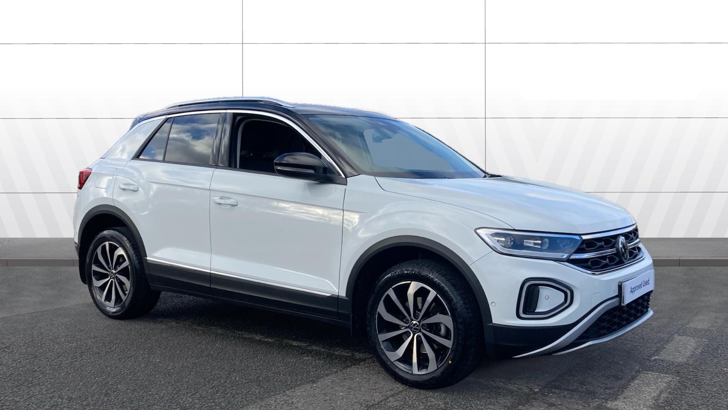 Used Volkswagen T-Roc 2023 for sale - 76637631: Photo 1