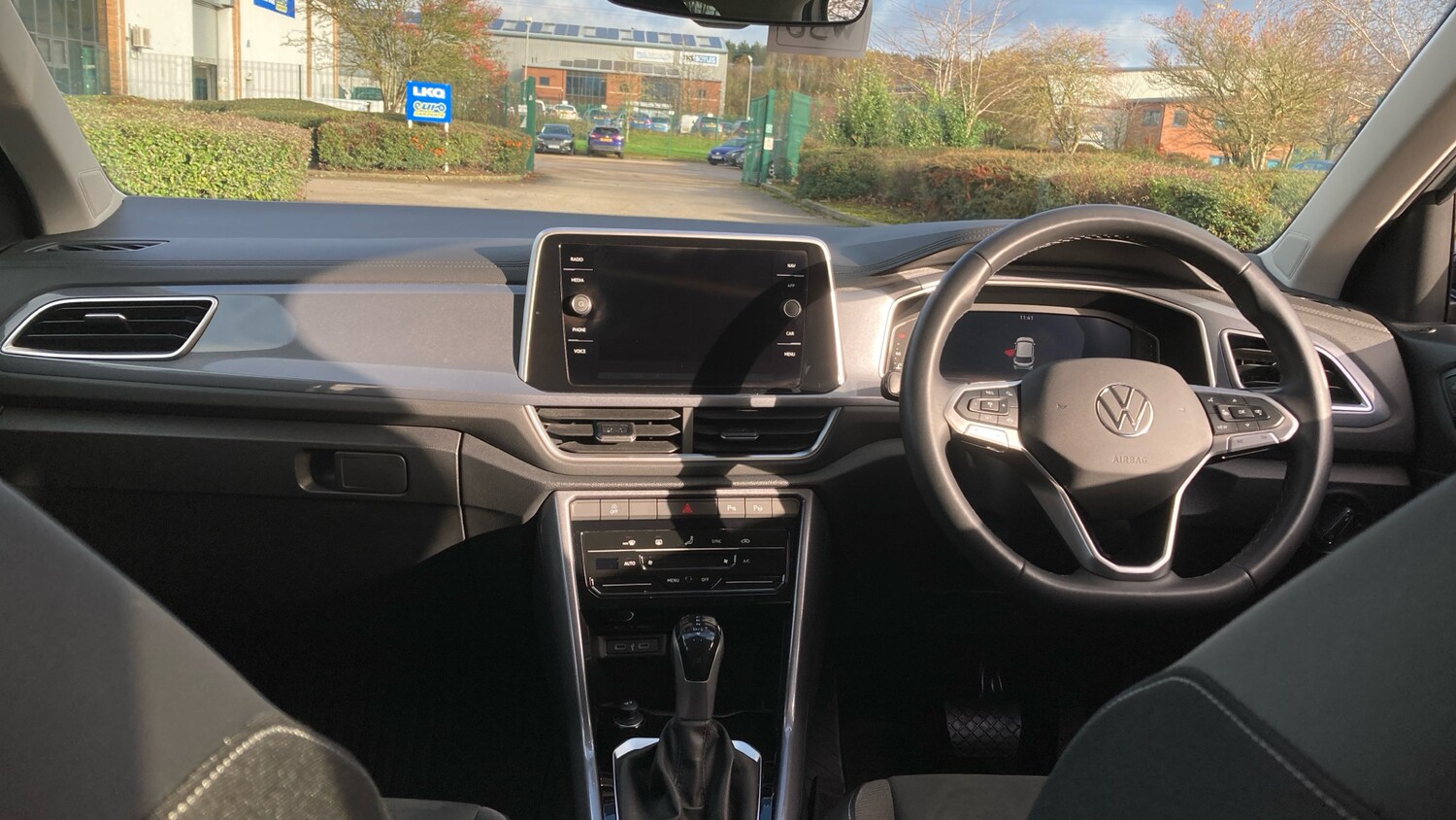 Used Volkswagen T-Roc 2023 for sale - 76637631: Photo 10