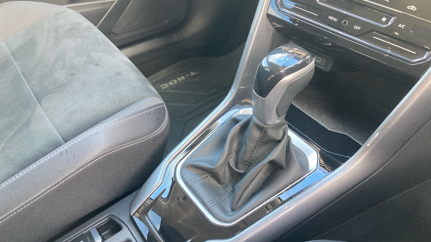 Used Volkswagen T-Roc 2023 for sale - 76637631: Photo 13