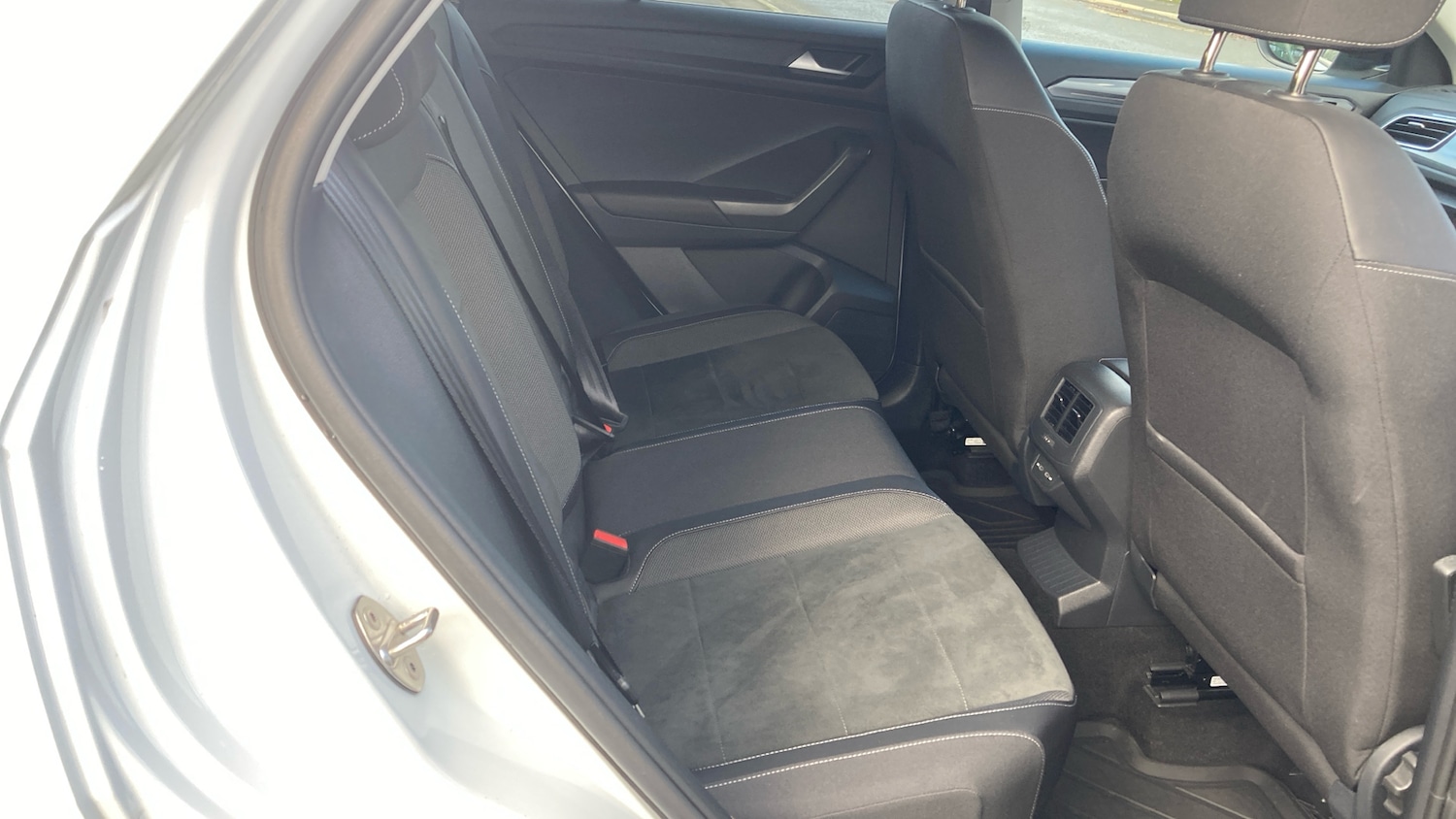 Used Volkswagen T-Roc 2023 for sale - 76637631: Photo 16