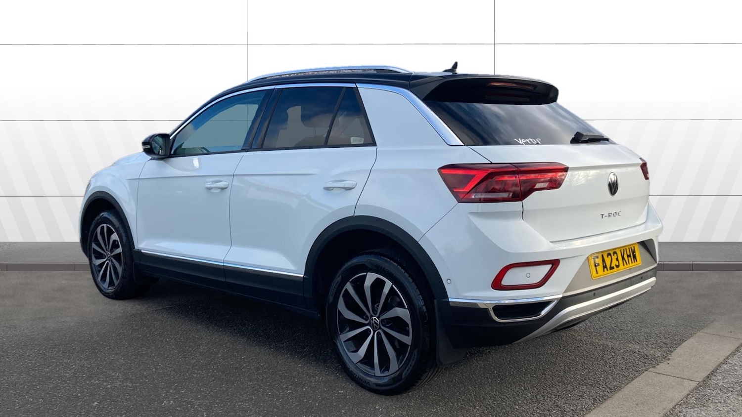 Used Volkswagen T-Roc 2023 for sale - 76637631: Photo 2
