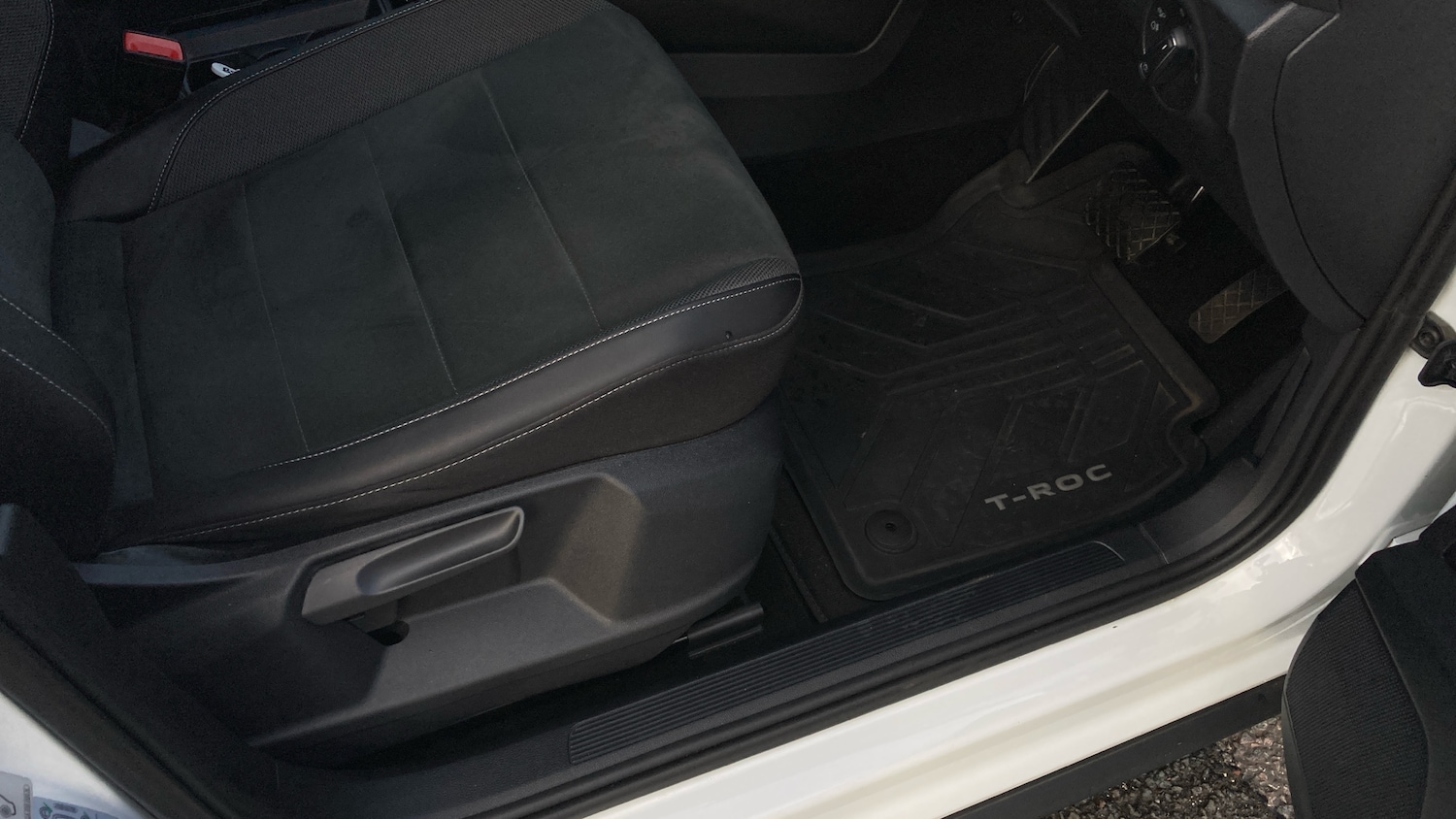 Used Volkswagen T-Roc 2023 for sale - 76637631: Photo 31