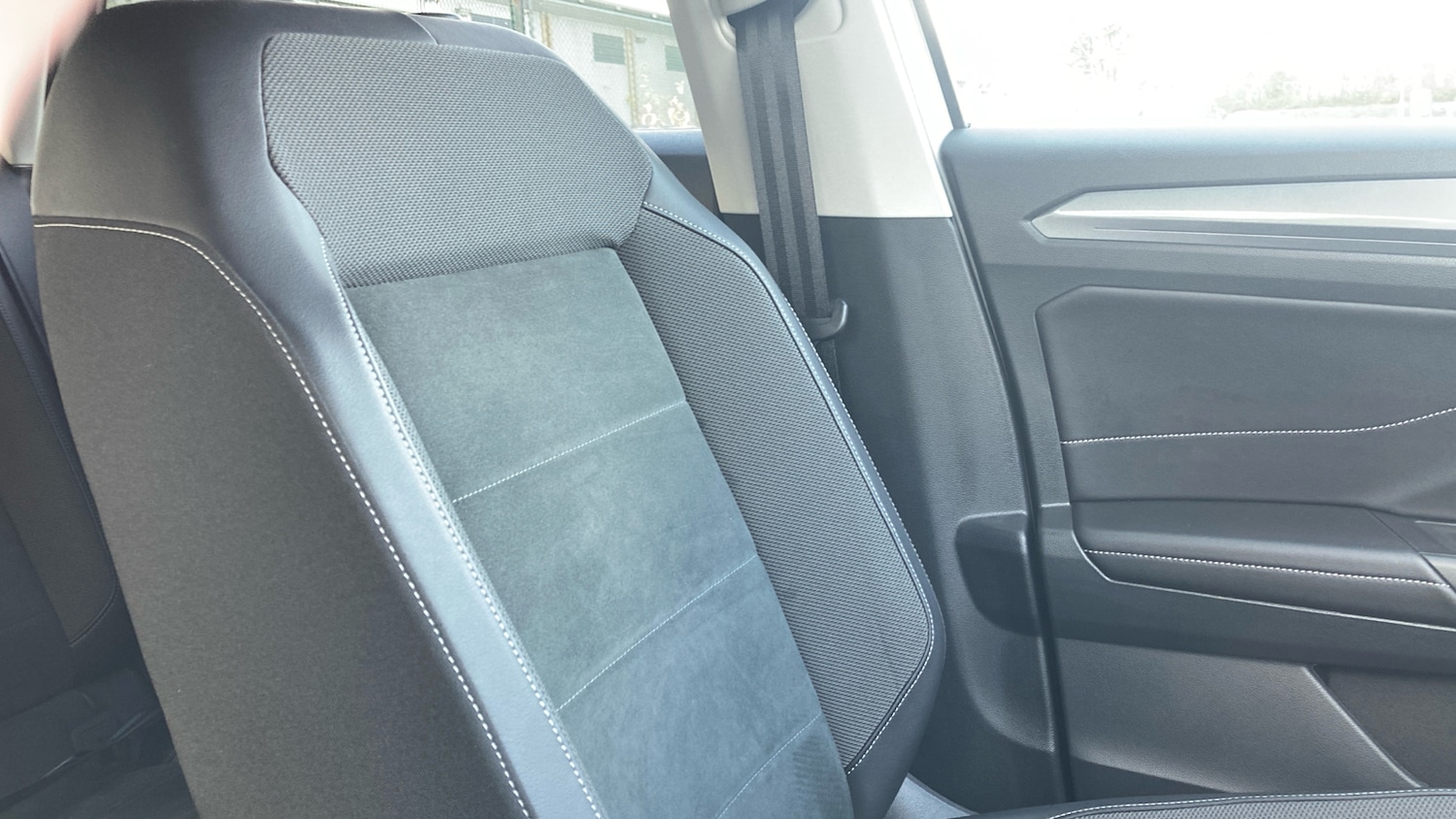 Used Volkswagen T-Roc 2023 for sale - 76637631: Photo 36