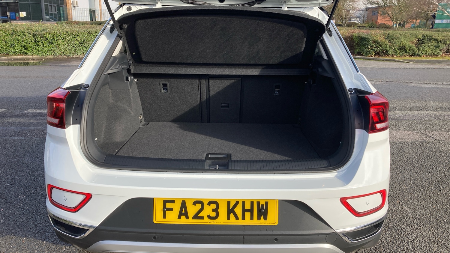 Used Volkswagen T-Roc 2023 for sale - 76637631: Photo 4