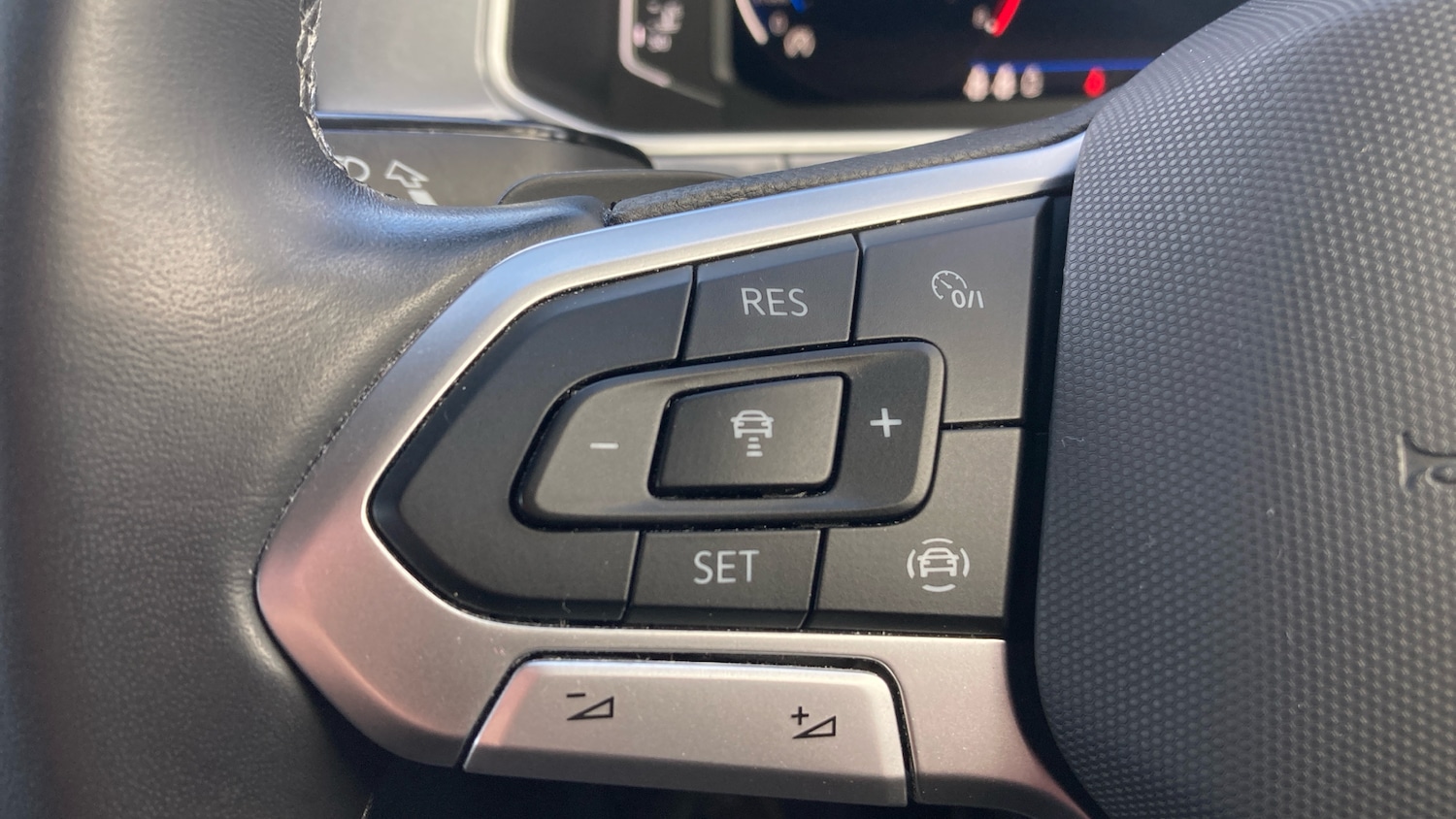 Used Volkswagen T-Roc 2023 for sale - 76637631: Photo 40