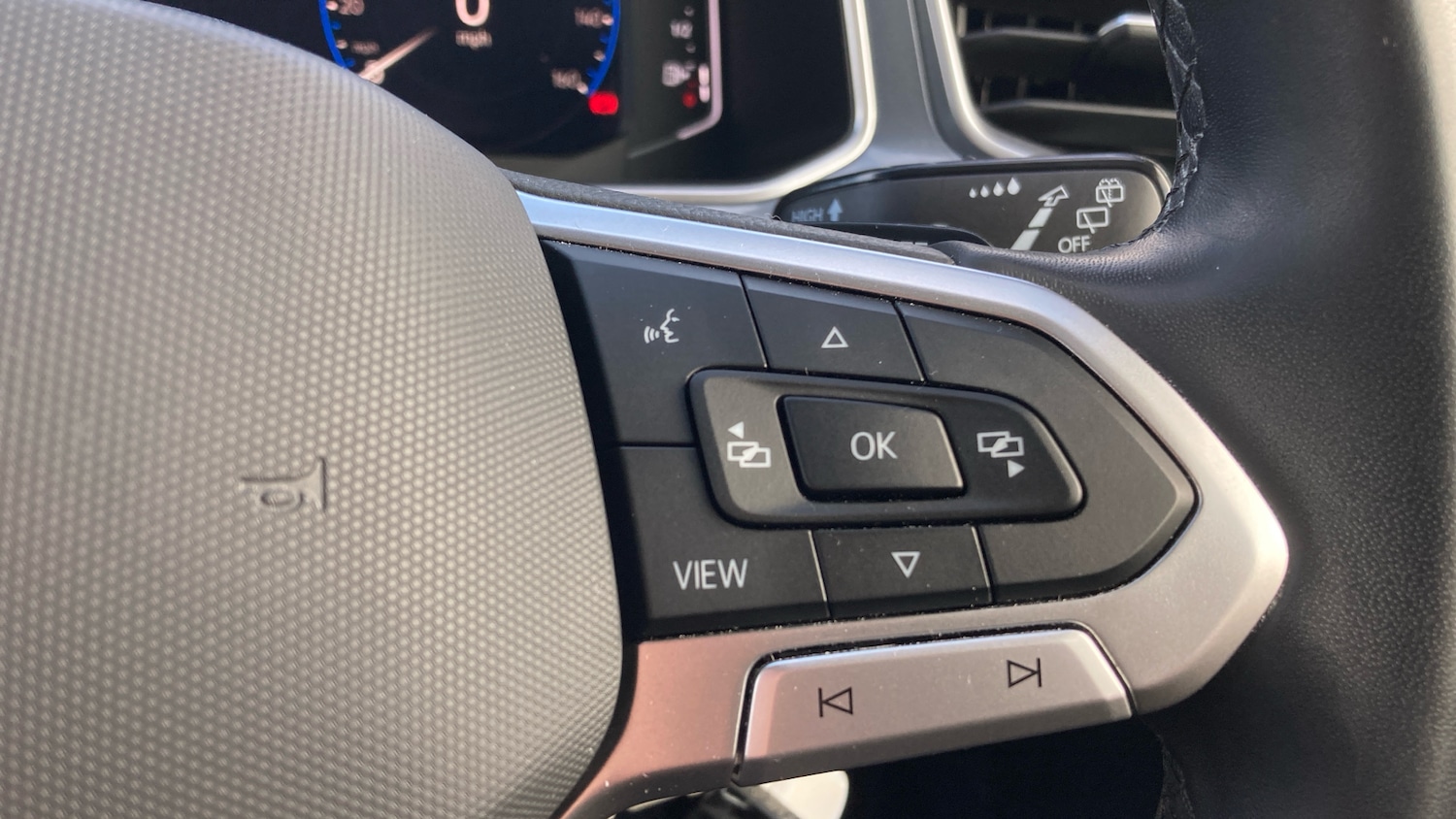 Used Volkswagen T-Roc 2023 for sale - 76637631: Photo 42