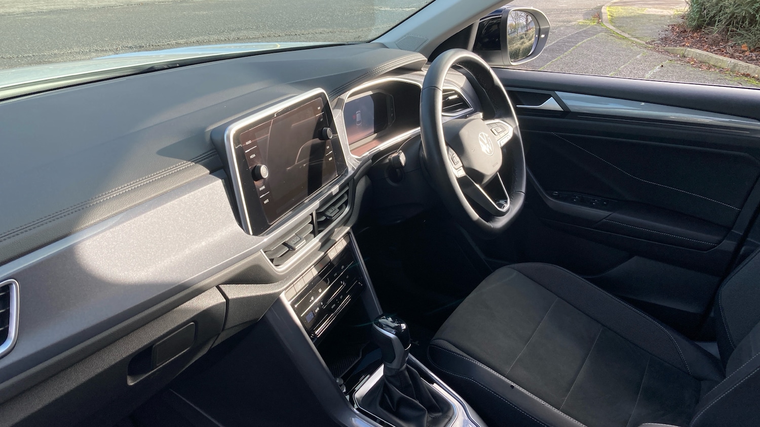 Used Volkswagen T-Roc 2023 for sale - 76637631: Photo 9