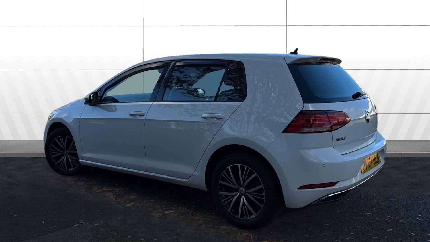 Used Volkswagen Golf 2017 for sale - 76382529: Photo 2