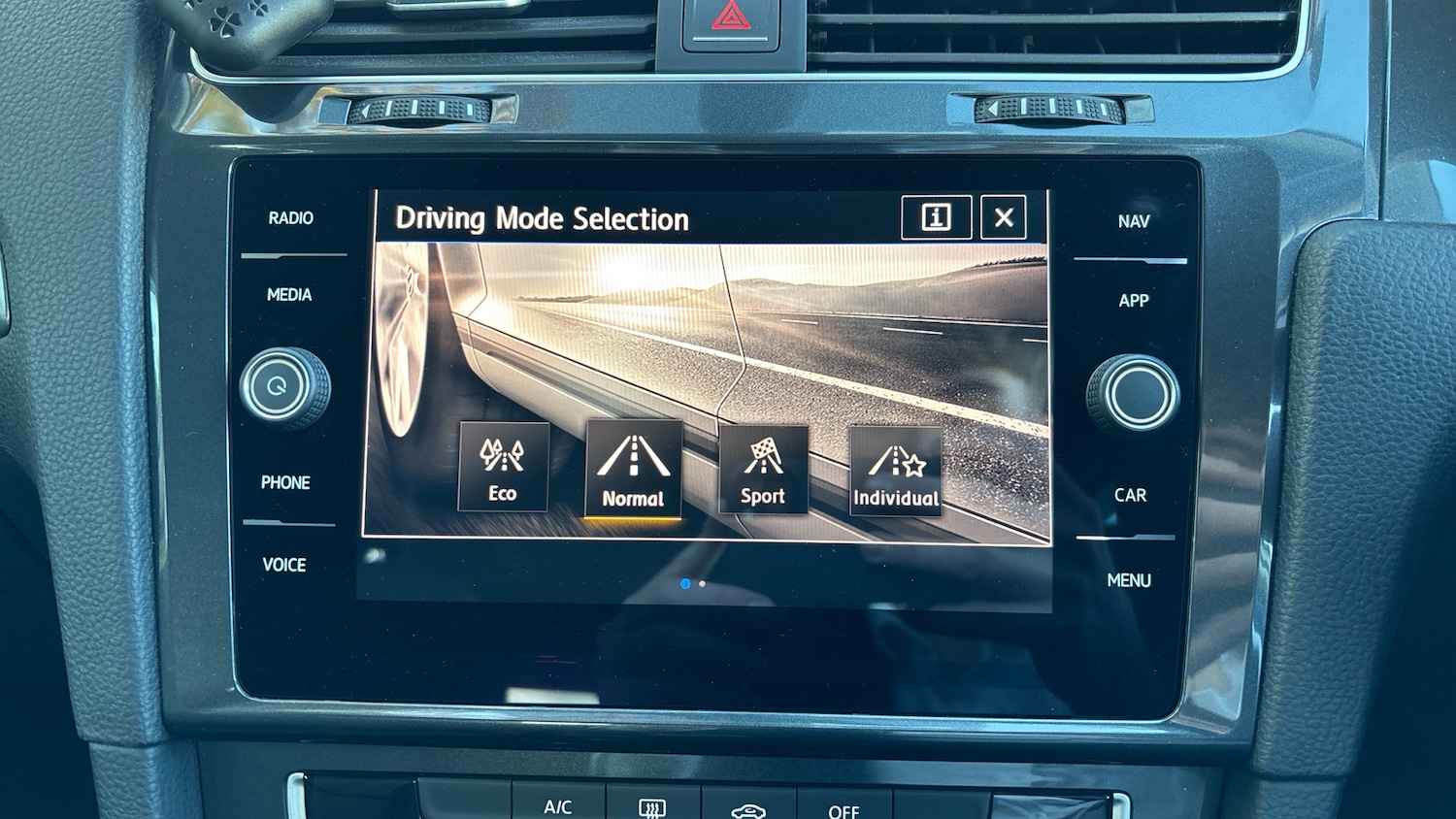 Used Volkswagen Golf 2017 for sale - 76382529: Photo 29