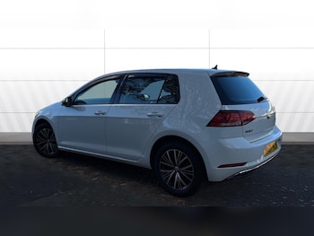 Used Volkswagen Golf 2017 for sale - 76382529: Photo