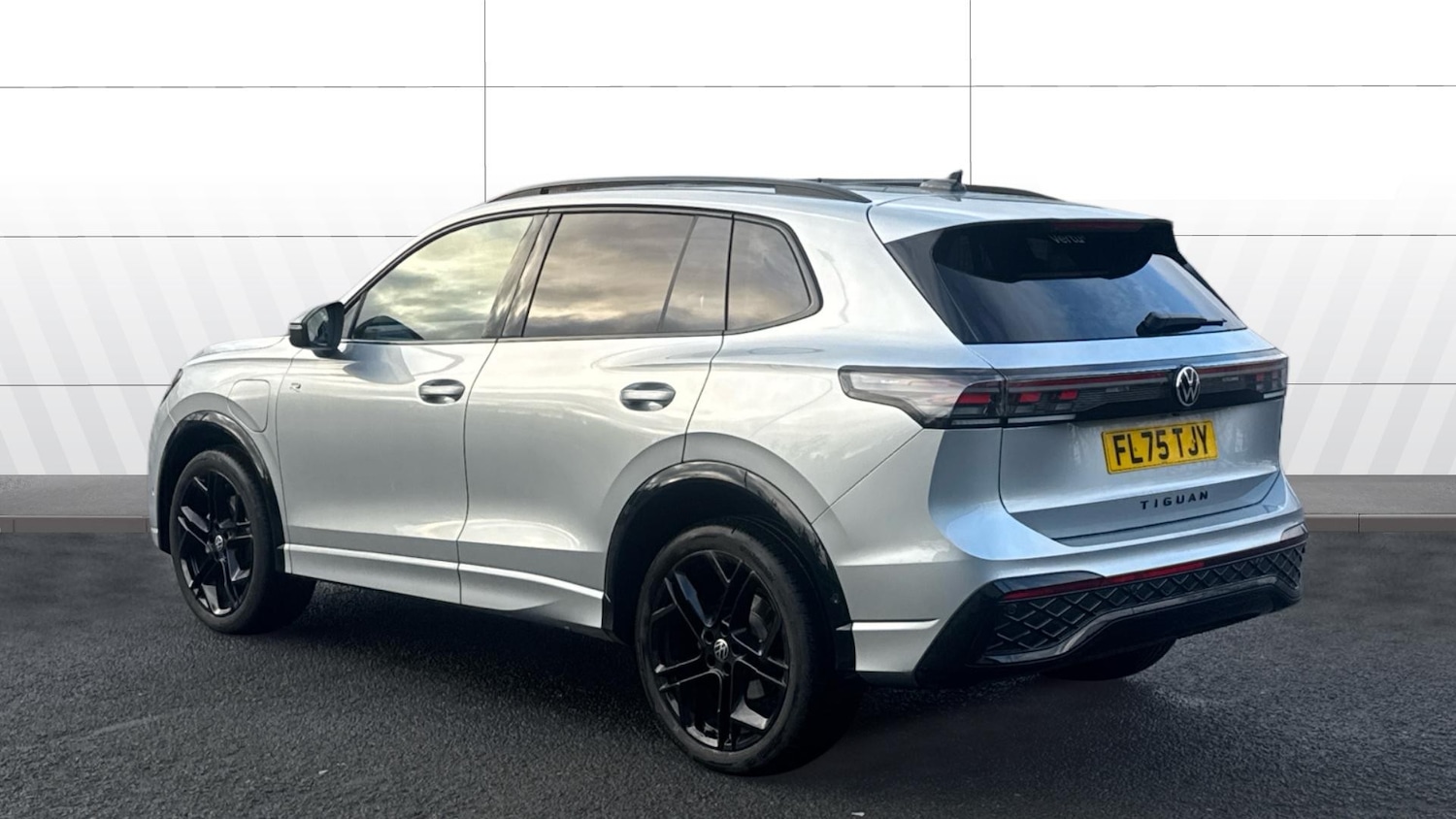 Used Volkswagen Tiguan 2025 for sale - 77208846: Photo 2