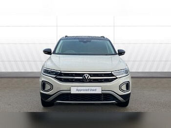 Used Volkswagen T-Roc 2023 for sale - 77195651: Photo