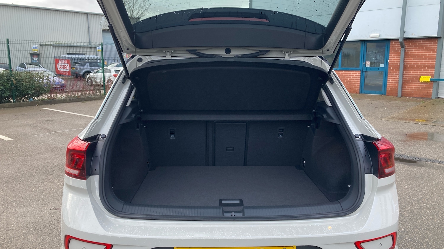 Used Volkswagen T-Roc 2023 for sale - 77195651: Photo 4