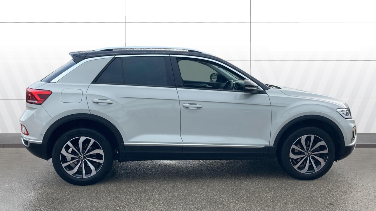 Used Volkswagen T-Roc 2023 for sale - 77195651: Photo 5