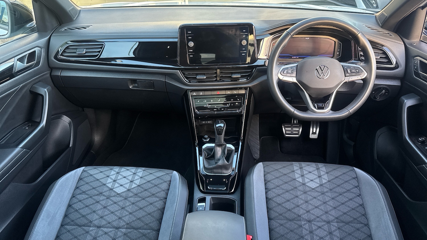 Used Volkswagen T-Roc 2024 for sale - 76719197: Photo 10