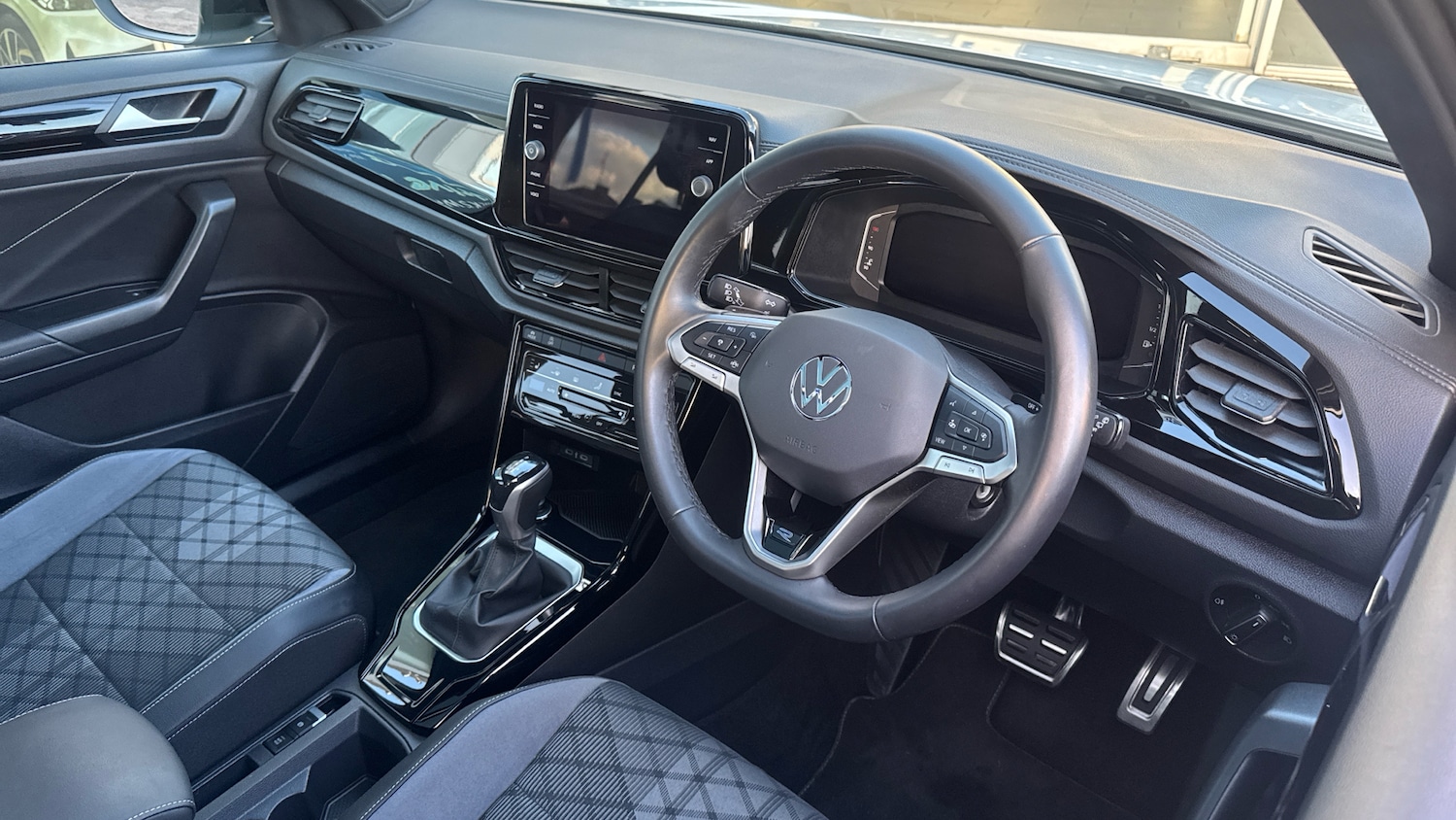 Used Volkswagen T-Roc 2024 for sale - 76719197: Photo 11