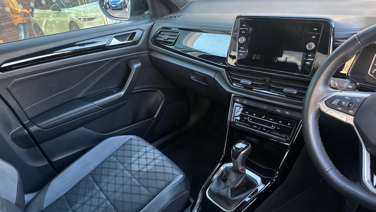 Used Volkswagen T-Roc 2024 for sale - 76719197: Photo 14