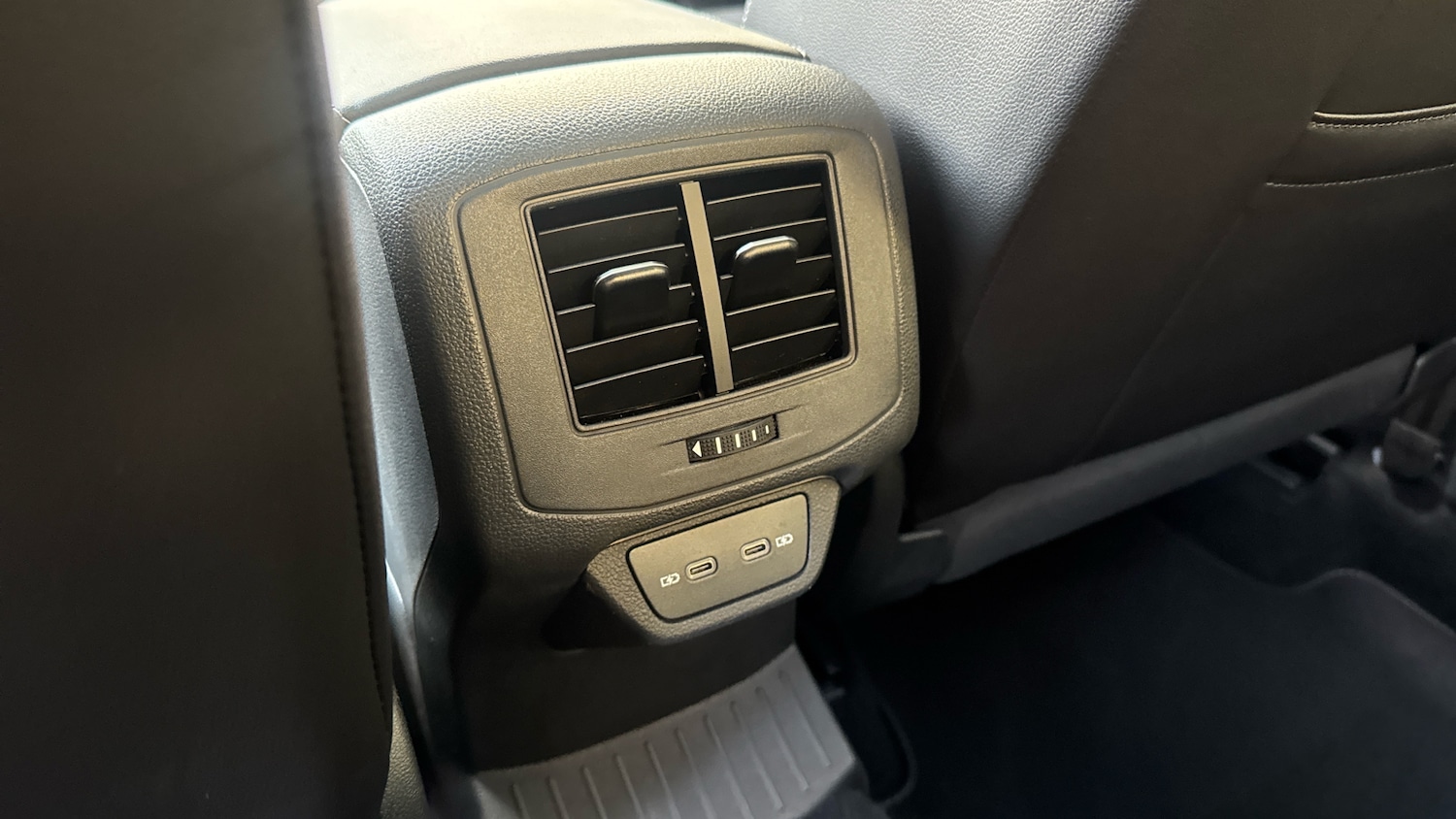 Used Volkswagen T-Roc 2024 for sale - 76719197: Photo 24