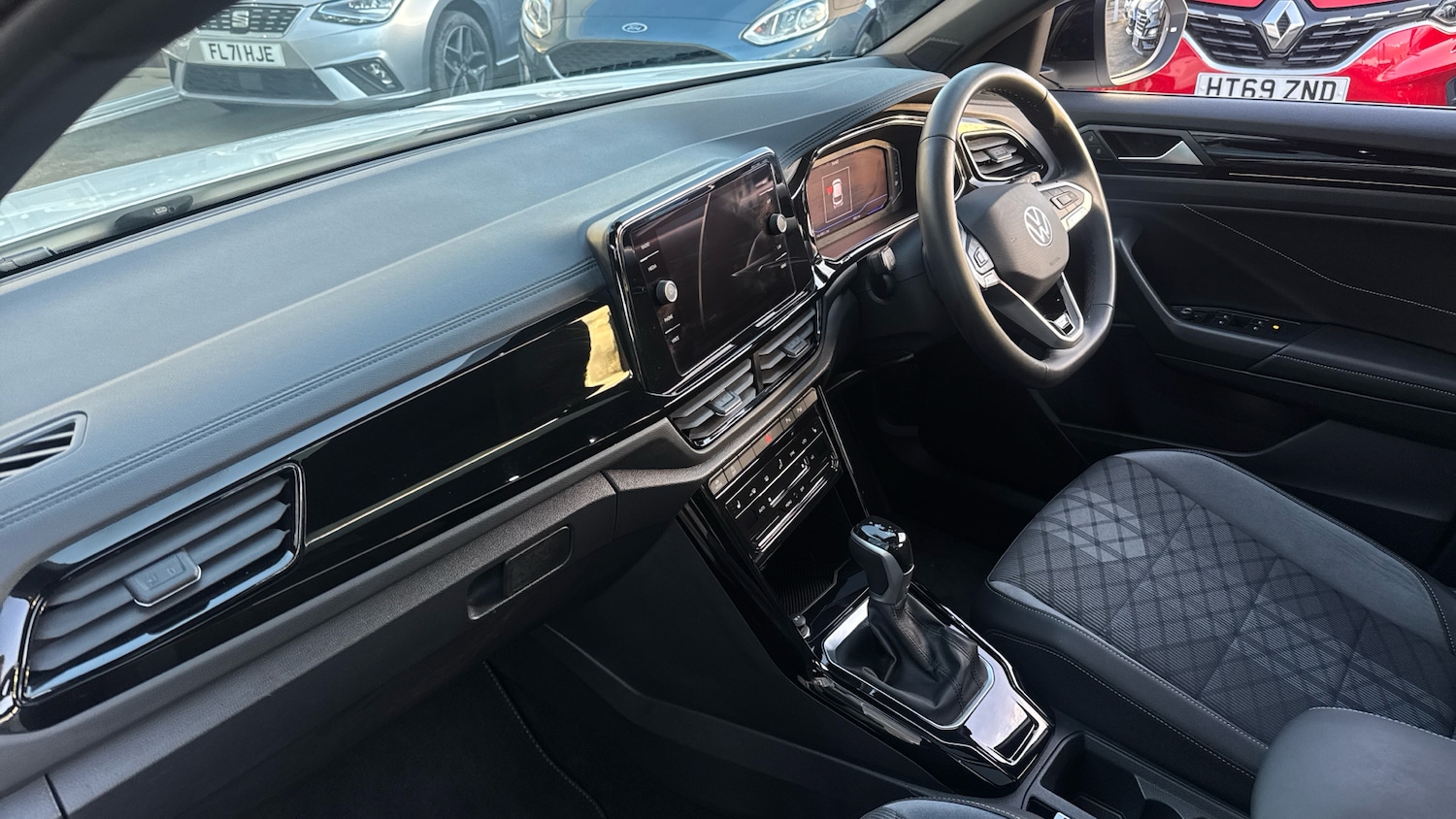 Used Volkswagen T-Roc 2024 for sale - 76719197: Photo 9