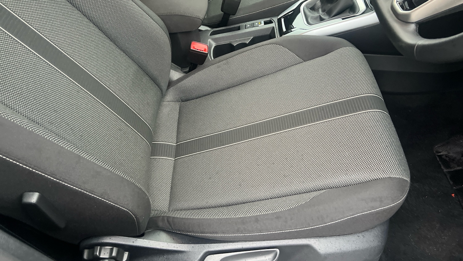 Used Volkswagen T-Roc 2024 for sale - 77516371: Photo 30