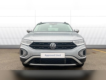 Used Volkswagen T-Roc 2024 for sale - 77516371: Photo