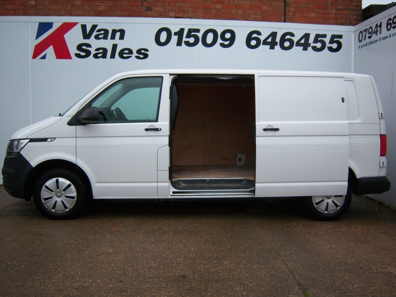 Used Volkswagen Transporter 2023 for sale - 76891649: Photo 3