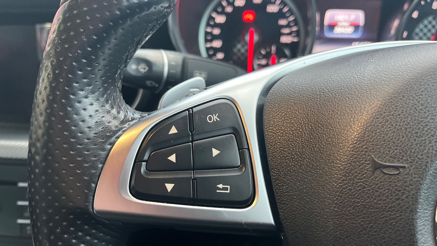 Used Mercedes-Benz SLC 2018 for sale - 76819779: Photo 19