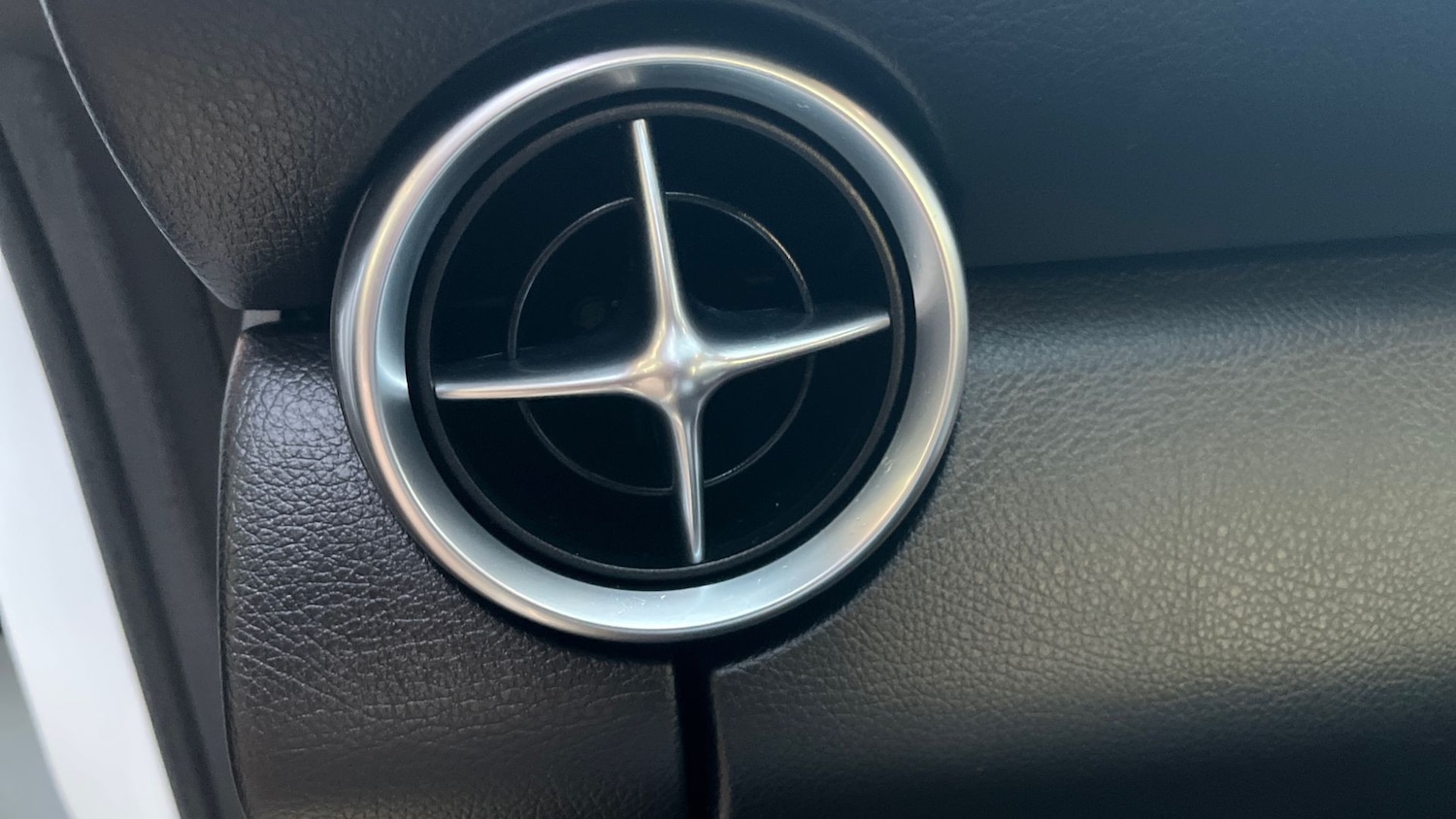 Used Mercedes-Benz SLC 2018 for sale - 76819779: Photo 39