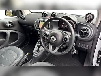 Used smart fortwo 2018 for sale - 77423775: Photo