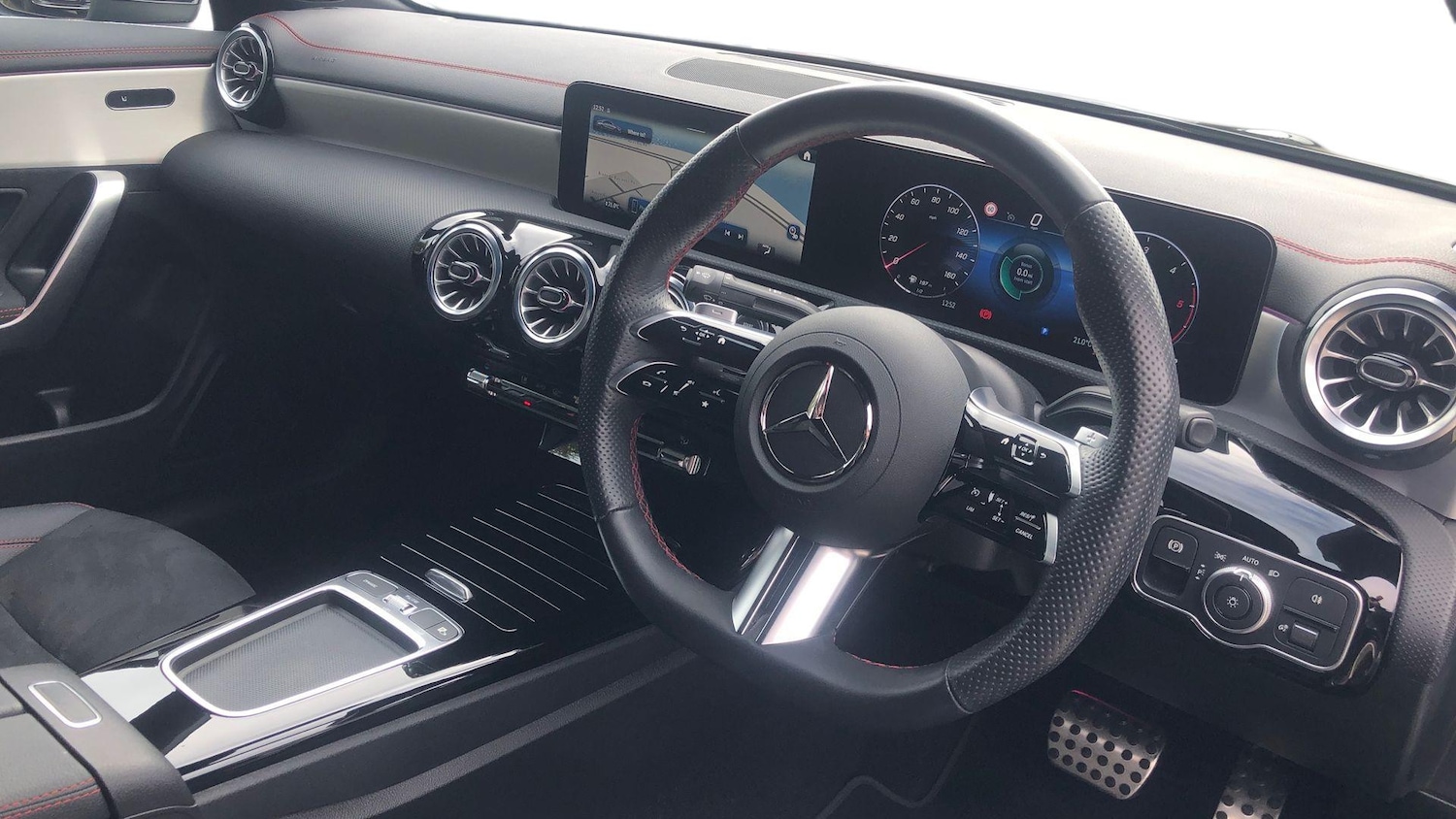 Used Mercedes-Benz CLA 2025 for sale - 76413585: Photo 3