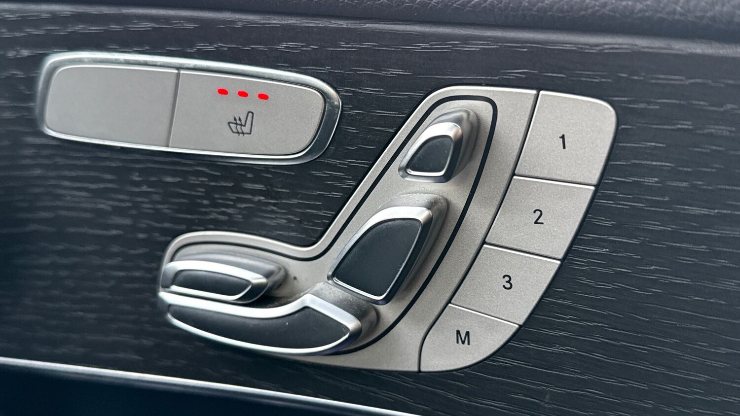 Used Mercedes-Benz GLC 2021 for sale - 77605334: Photo 31