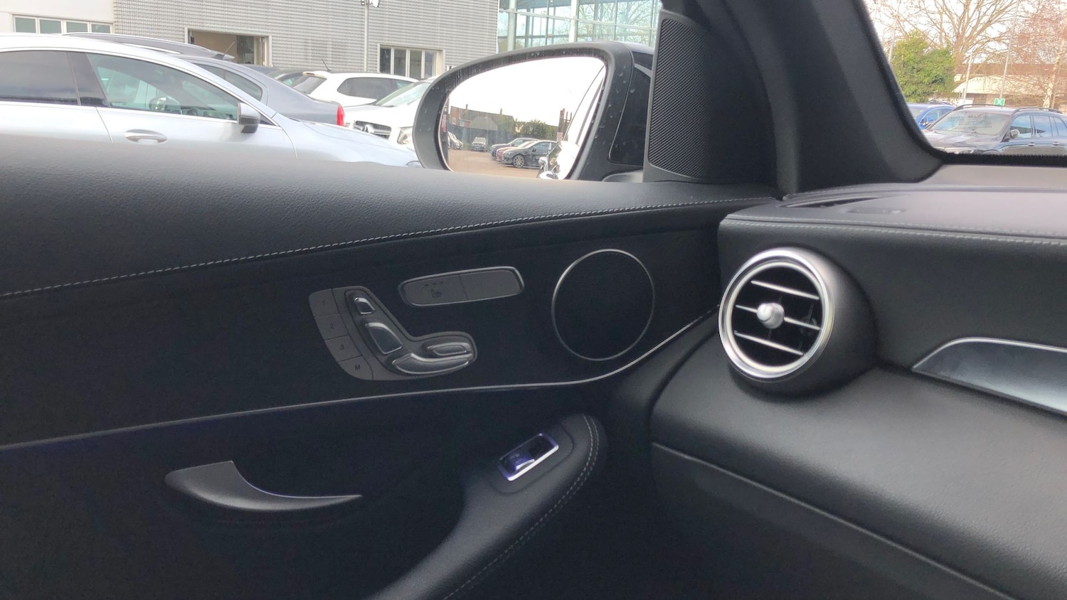 Used Mercedes-Benz GLC 2022 for sale - 77341037: Photo 25