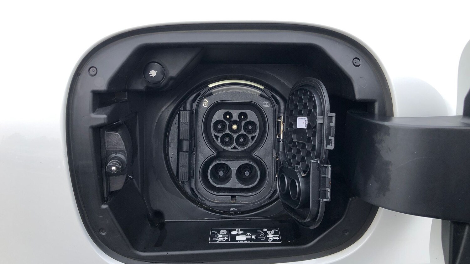 Used Mercedes-Benz EQA 2021 for sale - 77605331: Photo 25