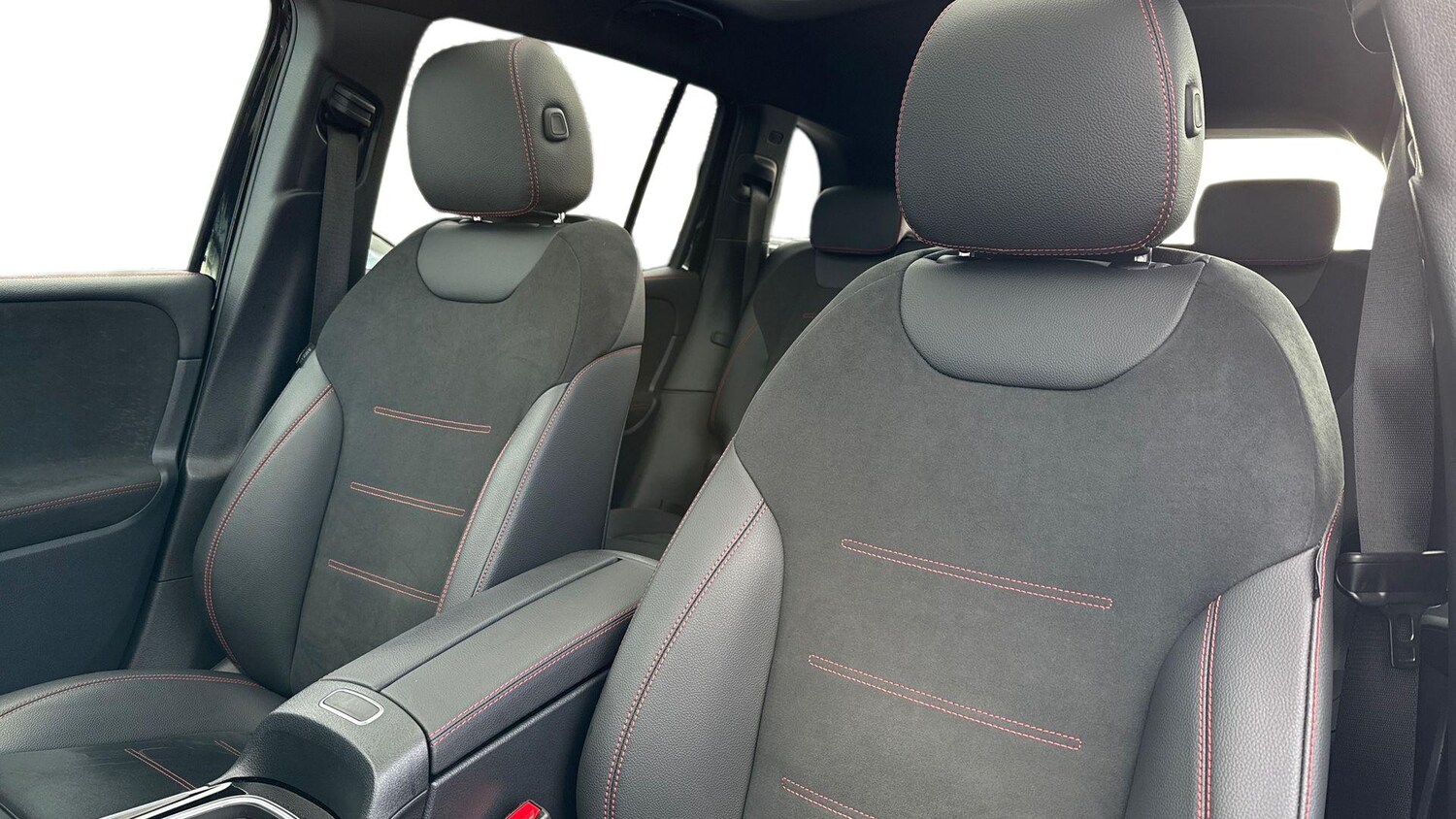 Used Mercedes-Benz GLB 2024 for sale - 77605338: Photo 11