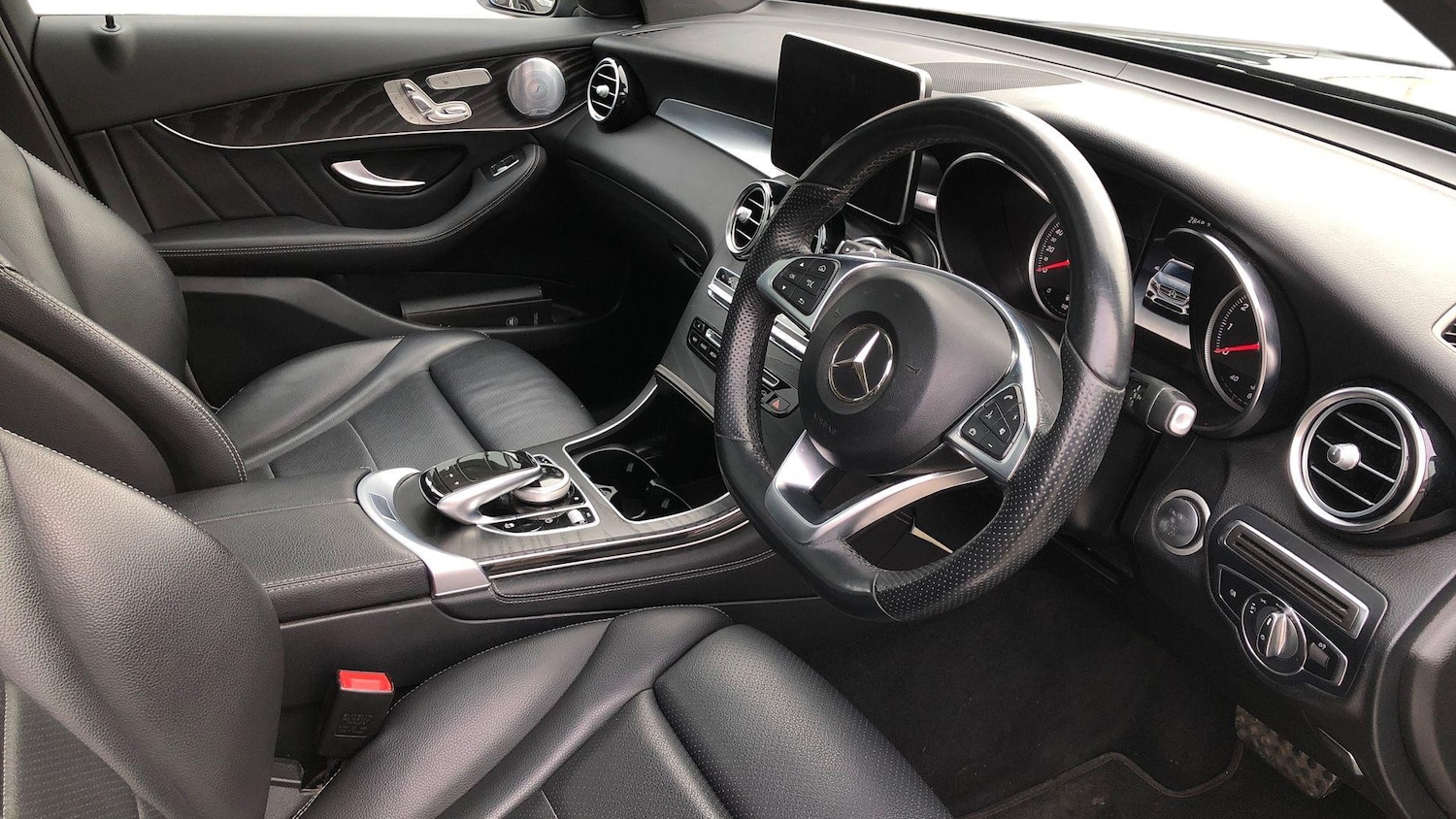 Used Mercedes-Benz GLC 2018 for sale - 77128620: Photo 3