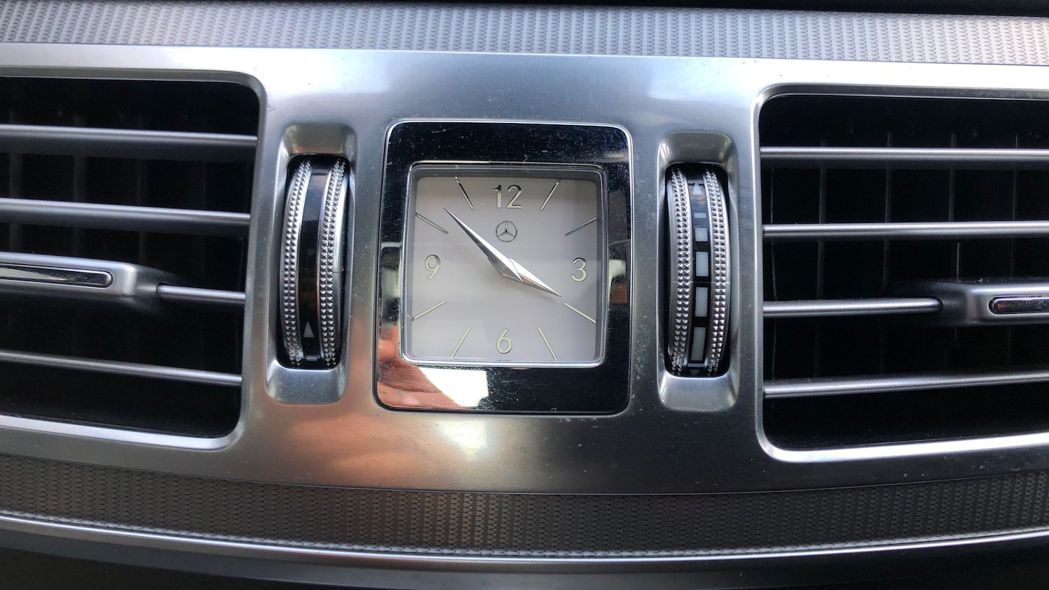 Used Mercedes-Benz E Class 2015 for sale - 76418628: Photo 27